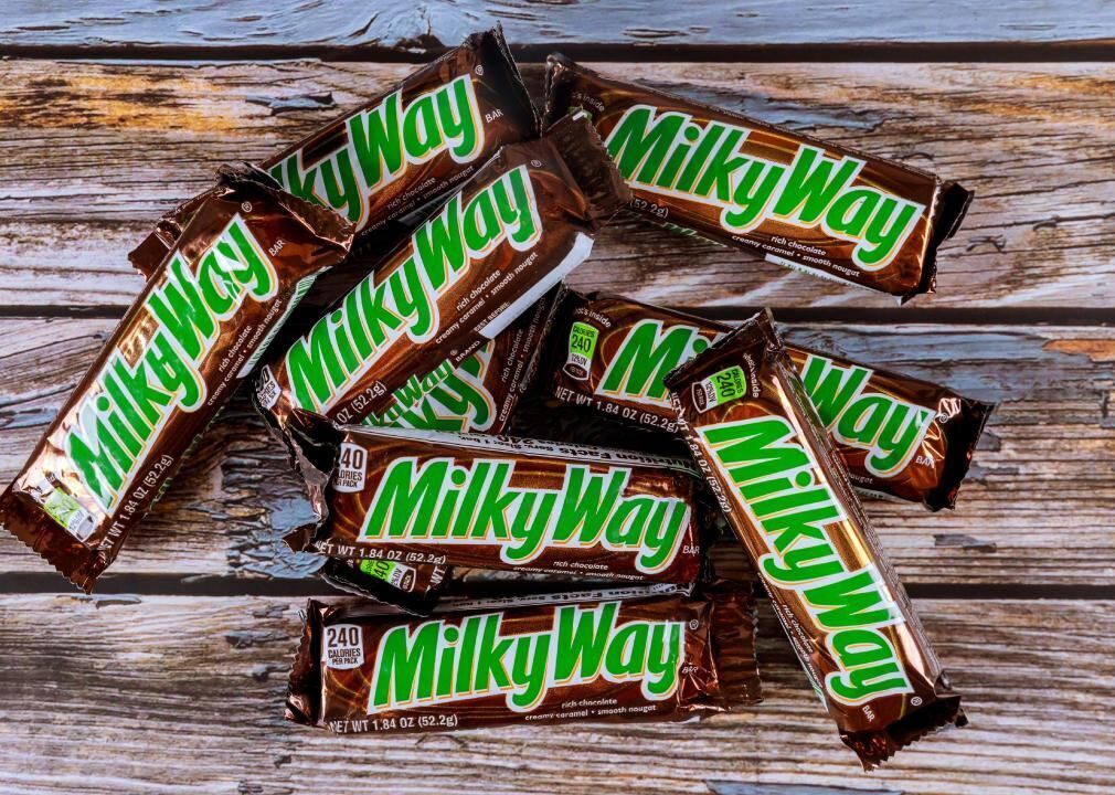 1923: Mars releases Milky Way candy bars